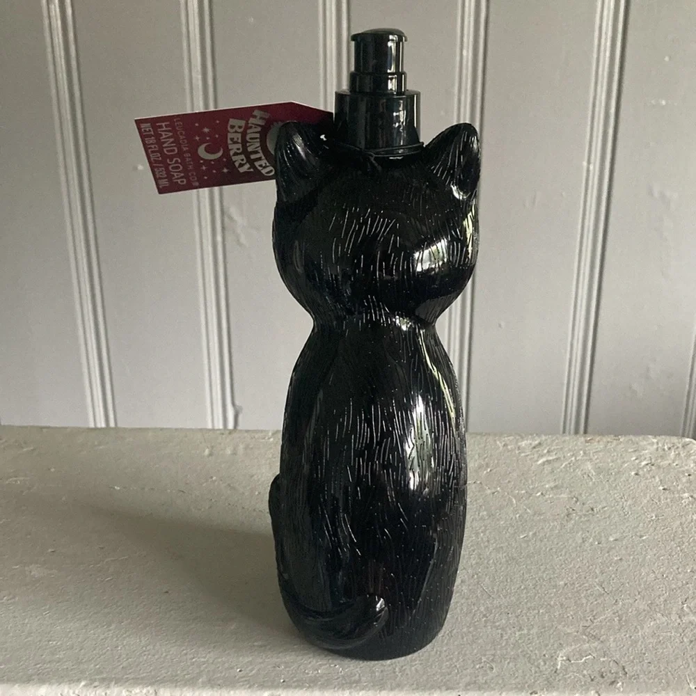 Brand NWT- 18oz- Large Black Cat 🐈‍⬛ Bottle- Haunted Berry Scented Hand Soap